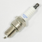 Свеча зажигания Denso Platinum Longlife с платиновым электродом и платиновым заземлением, арт. P16R Свеча зажигания Denso Platinum Longlife с платиновым электродом и платиновым заземлением, арт. P16R