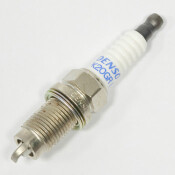 Свеча зажигания Denso Platinum Longlife с платиновым электродом и платиновым заземлением, арт. PK20GR8 Свеча зажигания Denso Platinum Longlife с платиновым электродом и платиновым заземлением, арт. PK20GR8