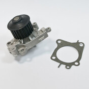 Водяной насос (помпа) системы охлаждения GMB, для двигателей 4M40 / 4M41, арт. GWM-57A/WPM-047 Водяной насос (помпа) системы охлаждения GMB, для двигателей 4M40 / 4M41, арт. GWM-57A/WPM-047