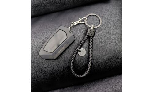 Брелок на ключи из плетенного шнурка