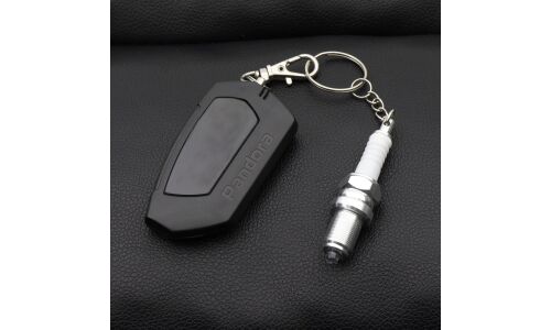 Брелок на ключи серии «Деталь автомобиля» (свеча зажигания) с фонариком