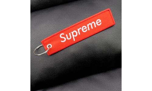 Брелок тканевый с вышивкой «Supreme»
