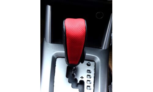 Чехол на ручку КПП, перфорированный кожзам, чёрный/красный цвет