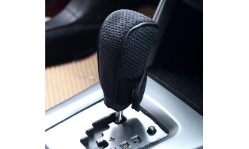 Чехол на ручку КПП, чёрная кожаная окантовка, вставки из чёрного флиса