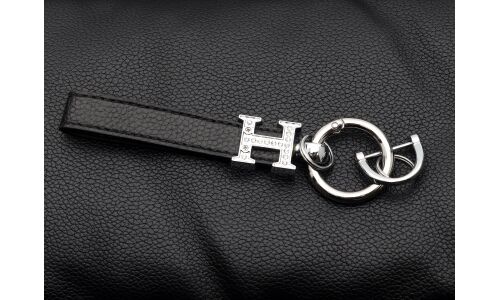 Брелок на ключи с кожаным черным ремешком и  буквой "Н" со стразами (с отверткой в комплекте)