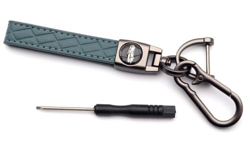 Брелок на ключи с кожаным, зеленым ремешком с узорами в виде ромбов  (с отверткой в комплекте)