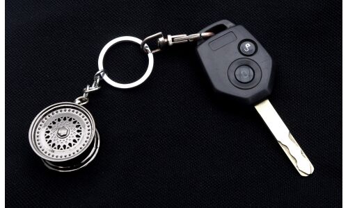 Брелок на ключи серии «Деталь автомобиля» (литье спицы хром)