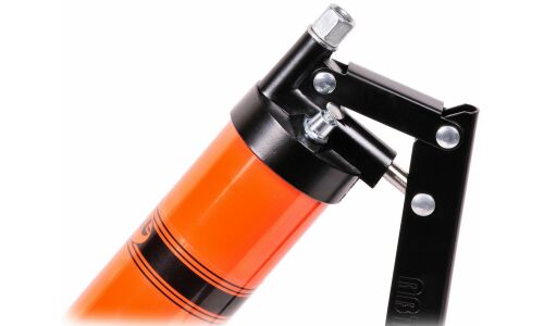 Шприц для смазки Рычажно-плунжерный АвтоДело 400мл снабжен клапаном для сброса давления.