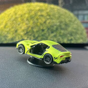 Игрушка на приборную панель «Астон Мартин», желтый