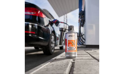 Зимний осушитель топлива Lavr Universal Winter Dry Fuel, для бензиновых и дизельных двигателей, бутылка с насадкой 310мл, арт. Ln2125