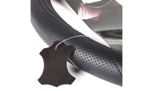 Оплетка на руль (M 38 см , иск. кожа PU) черная с перфорацией ARNEZI, арт. A0501042