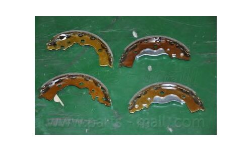 Колодки тормозные барабанные Parts-Mall, комплект на ось (4 шт), арт. PLB-031