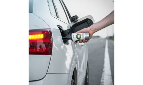 Очиститель топливной системы Lavr Complete Fuel System Cleaner Petrol, комплексный, присадка в бензин, бутылка с насадкой 310мл, арт. Ln2123